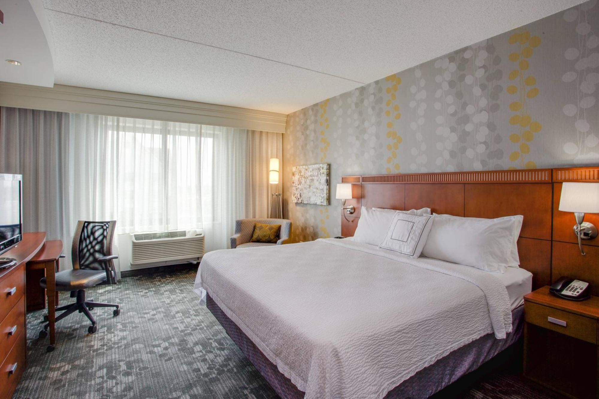 Courtyard Republic Airport Long Island/Farmingdale Hotel Exterior foto