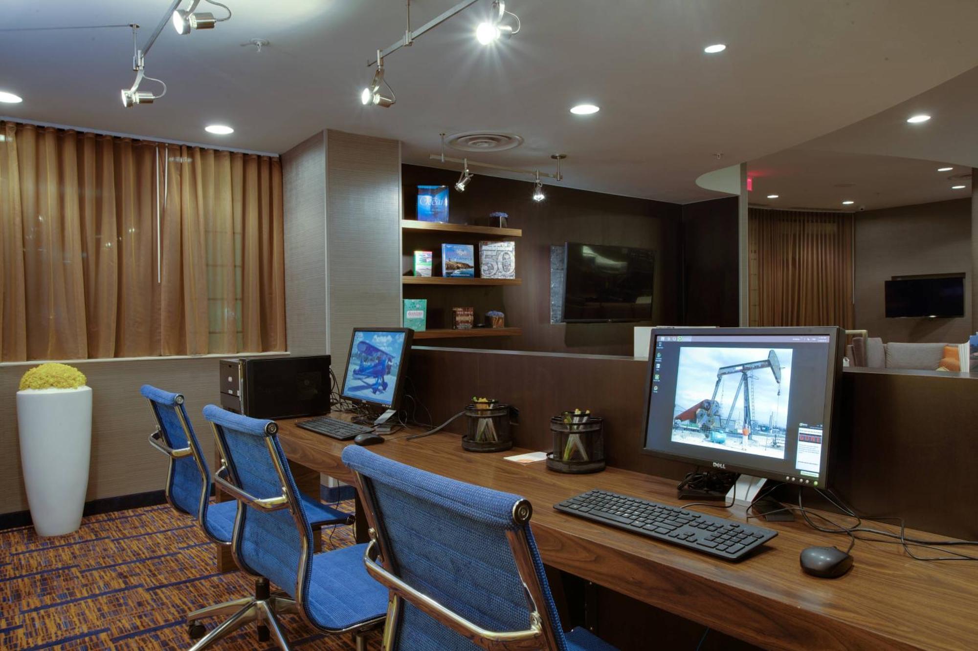 Courtyard Republic Airport Long Island/Farmingdale Hotel Exterior foto